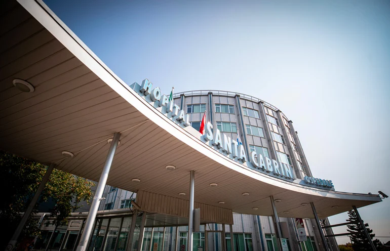 Façade and main entrance of Hôpital Santa Cabrini Ospedale in Montréal
